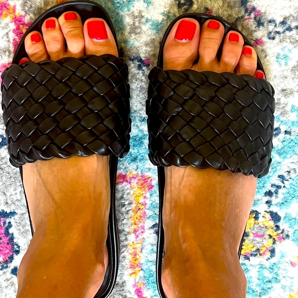 NIB COLE HAAN Braided leather slides. So comfy!!!